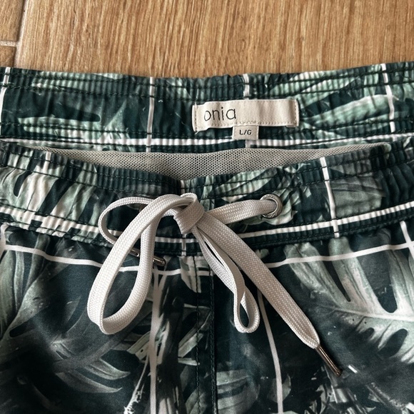 Onia Men’s Green Palm Frond Swim Trunks - Picture 3 of 5